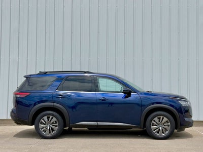 2022 Nissan Pathfinder SV