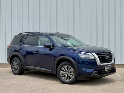 2022 Nissan Pathfinder SV