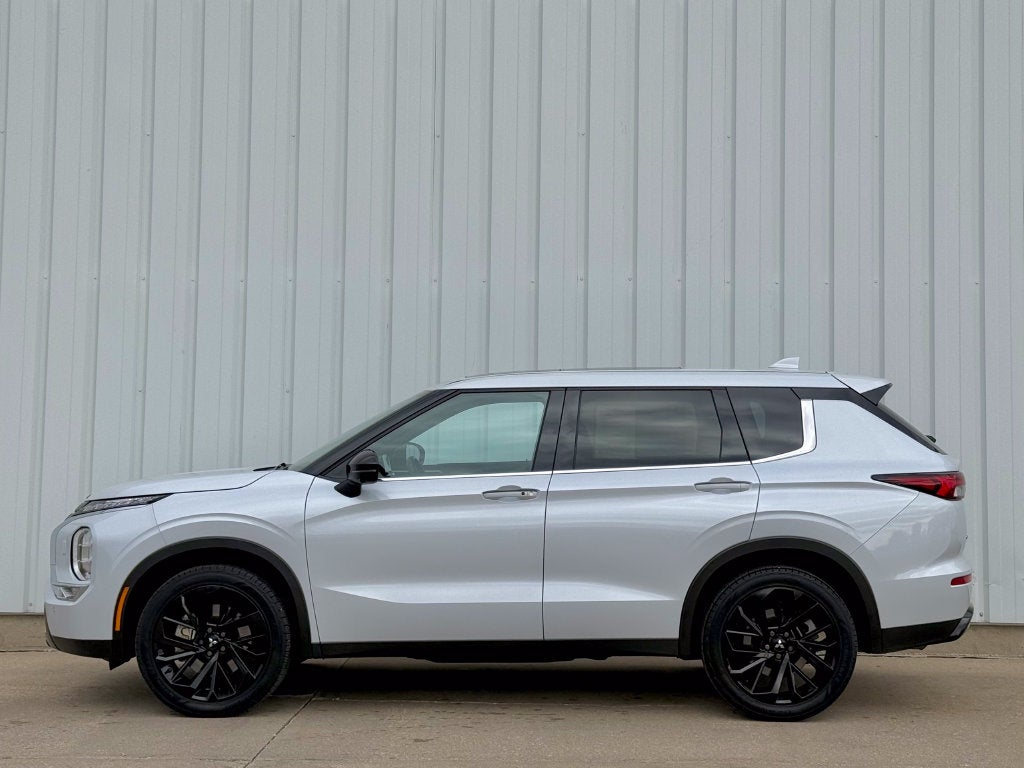 2024 Mitsubishi Outlander SE Black Edition