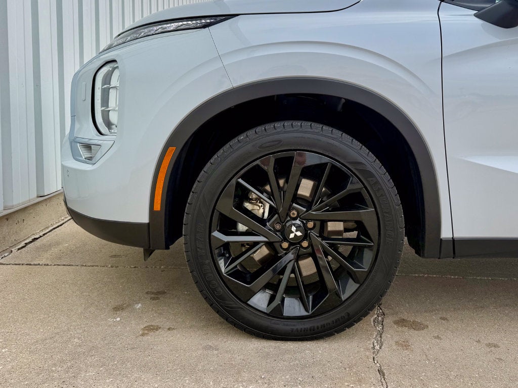 2024 Mitsubishi Outlander SE Black Edition